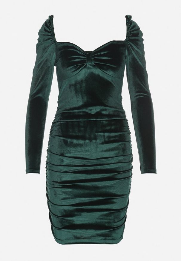 Born2be - Zielona Dopasowana Welurowa Sukienka Ozdobiona Marszczeniem Sopaliae. Kolor: zielony. Materiał: welur. Długość rękawa: długi rękaw. Wzór: aplikacja. Styl: klasyczny