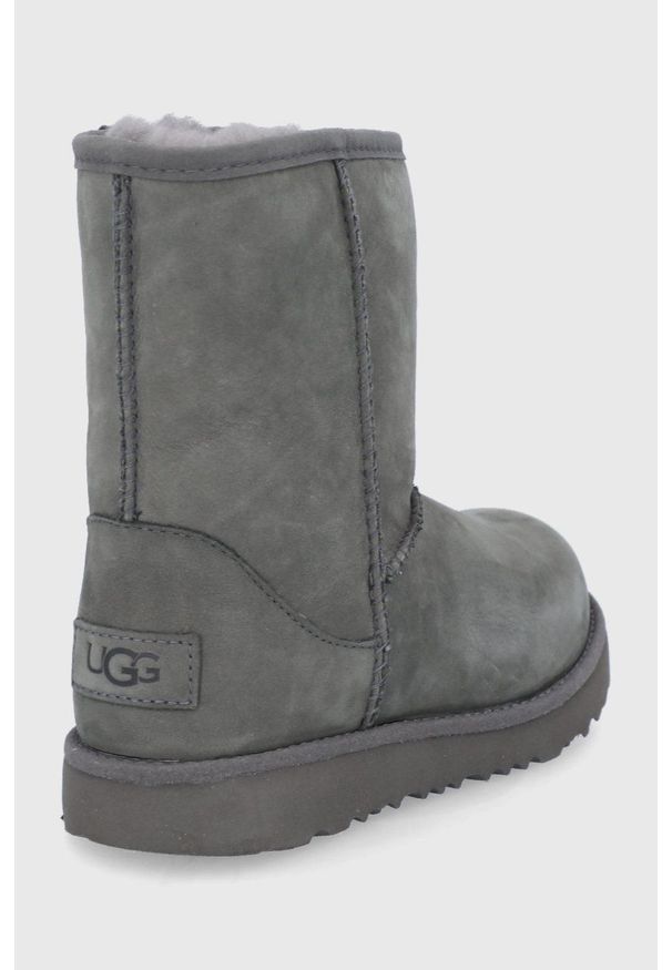 Ugg - UGG Śniegowce skórzane dziecięce kolor szary. Nosek buta: okrągły. Kolor: szary. Materiał: skóra. Szerokość cholewki: normalna