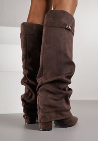 Renee - Brązowe Marszczone Kozaki na Słupkowym Obcasie z Wywiniętą Cholewką Runella. Okazja: na imprezę, na co dzień. Kolor: brązowy. Materiał: skóra, jeans. Szerokość cholewki: normalna. Obcas: na obcasie. Styl: casual, elegancki. Wysokość obcasa: średni #6