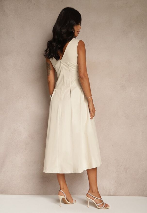 Renee - Beżowa Rozkloszowana Sukienka z Dekoltem w Kształcie Litery V Agilia. Okazja: na spacer. Typ kołnierza: dekolt w kształcie V. Kolor: beżowy. Sezon: lato