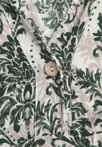 Born2be - Zielono-Beżowa Bawełniana Rozkloszowana Sukienka z Falbankami Miloa. Okazja: na co dzień. Typ kołnierza: kołnierz z falbankami. Kolor: zielony. Materiał: bawełna. Typ sukienki: rozkloszowane, proste. Styl: casual, klasyczny #7