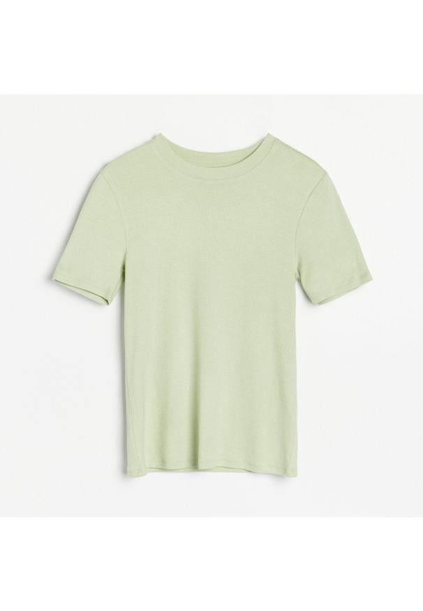 Reserved - Gładki t-shirt z wiskozy - Zielony. Kolor: zielony. Materiał: wiskoza. Wzór: gładki