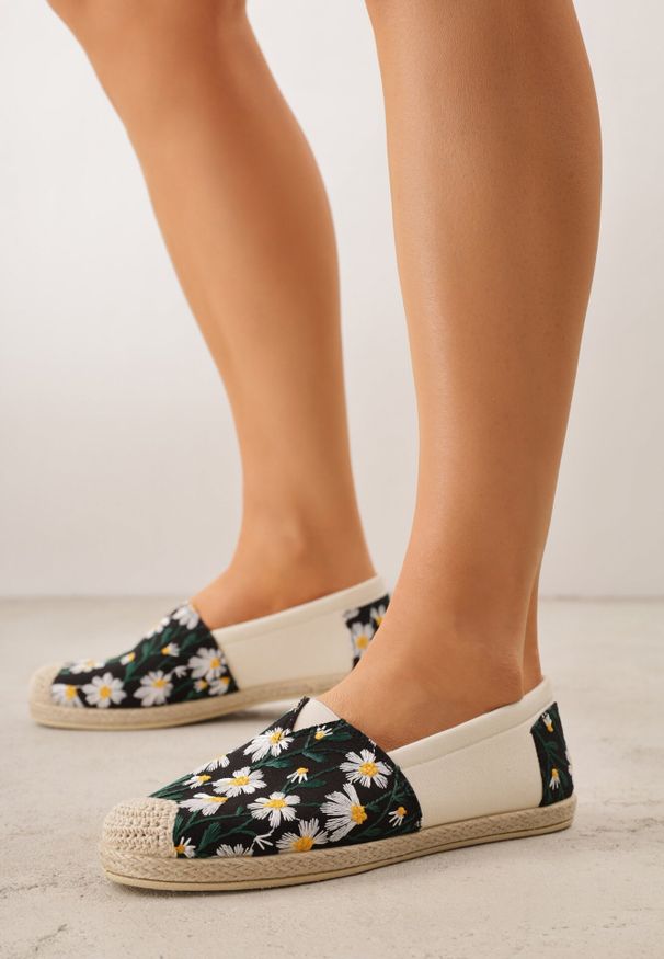 Born2be - Czarne Espadryle z Plecionką i Kwiatowym Haftem Alenara. Okazja: na spacer, na co dzień. Kolor: czarny. Materiał: jeans. Wzór: haft, kwiaty. Sezon: lato. Styl: casual, elegancki