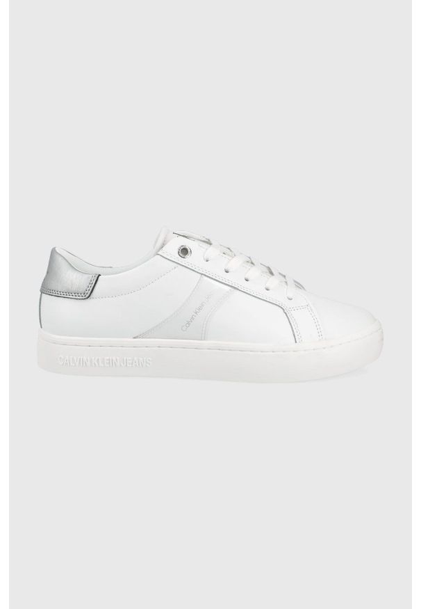 Calvin Klein Jeans buty skórzane kolor biały. Nosek buta: okrągły. Zapięcie: sznurówki. Kolor: biały. Materiał: skóra