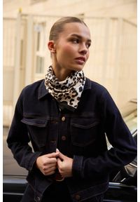 MOODO - Kurtka jeansowa granatowa. Kolor: niebieski. Materiał: jeans #1