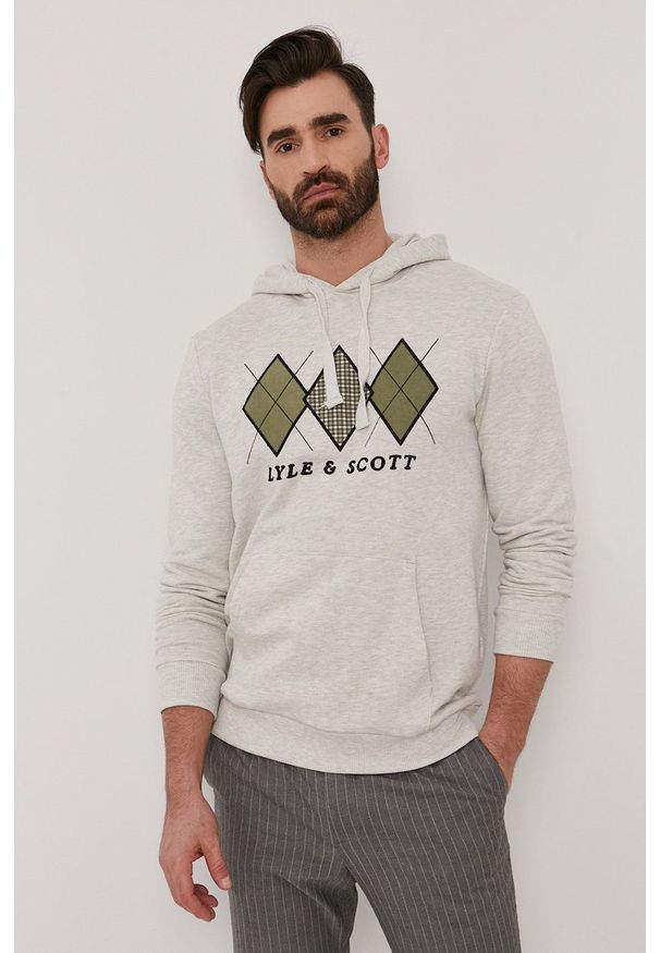 Lyle & Scott Bluza męska kolor kremowy z kapturem z aplikacją. Okazja: na co dzień. Typ kołnierza: kaptur. Kolor: beżowy. Materiał: dzianina. Wzór: aplikacja. Styl: casual