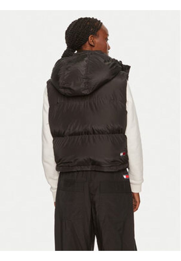 Tommy Jeans Bezrękawnik Alaska DW0DW18611 Czarny Cropped Fit. Kolor: czarny. Materiał: syntetyk. Długość rękawa: bez rękawów