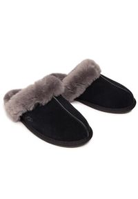 Ugg Kapcie W Scuffette II 1106872 Czarny. Kolor: czarny. Materiał: skóra