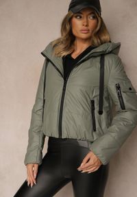 Renee - Zielona Klasyczna Kurtka z Pikowanymi Przeszyciami i Kapturem Tuliena. Okazja: na spacer. Kolor: zielony. Materiał: jeans. Styl: klasyczny