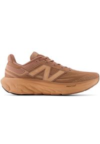 Buty do biegania unisex New Balance Fresh Foam 1080 v13 U1080L13 – brązowe. Okazja: na co dzień. Kolor: brązowy. Materiał: materiał. Szerokość cholewki: normalna. Sport: bieganie, fitness #1