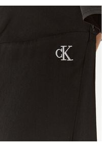 Calvin Klein Jeans Sukienka codzienna J20J221073 Czarny Regular Fit. Okazja: na co dzień. Kolor: czarny. Materiał: wiskoza. Typ sukienki: proste. Styl: casual