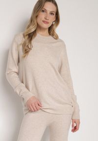 Born2be - Beżowy Casualowy Sweter z Wełną i Bawełną Nedalla. Okazja: na co dzień. Kolor: beżowy. Materiał: wełna, bawełna. Długość rękawa: długi rękaw. Długość: długie. Styl: casual #6