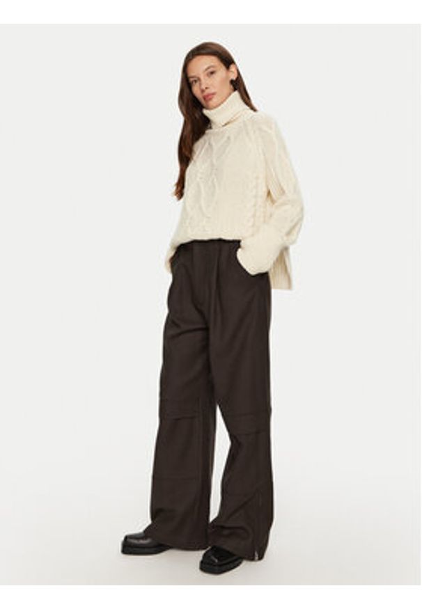 AMI PARIS - AMI Paris Spodnie materiałowe FTR305.WV0018 Brązowy Relaxed Fit. Kolor: brązowy. Materiał: wełna