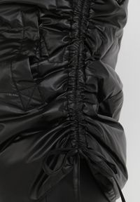 Born2be - Czarna Kurtka Ocyporena. Kolor: czarny. Materiał: tkanina. Wzór: aplikacja #3