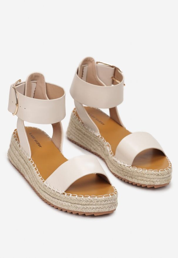 Renee - Beżowe Sandały z Dużą Sprzączką i Plecioną Platformą Lynnette. Zapięcie: sprzączka. Kolor: beżowy. Obcas: na platformie. Styl: boho