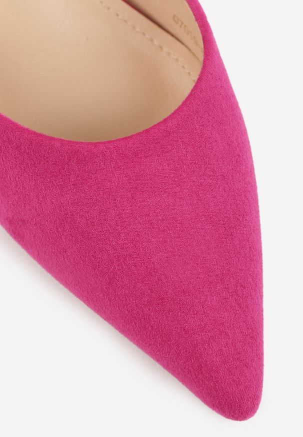 Renee - Fuksjowe Czółenka Vices z Ekozamszu na Klepsydrowym Obcasie Ezrival. Okazja: na co dzień. Nosek buta: szpiczasty. Zapięcie: pasek. Kolor: różowy. Materiał: materiał, jeans, zamsz. Obcas: na obcasie. Styl: casual. Wysokość obcasa: średni