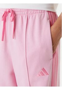 Adidas - adidas Dres Energize JD2663 Różowy Regular Fit. Kolor: różowy. Materiał: bawełna #5