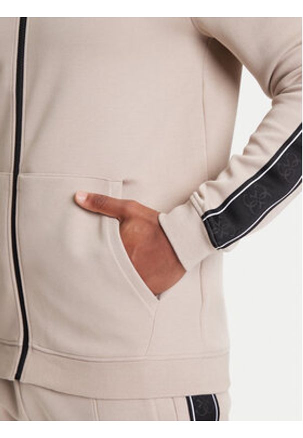 Guess Bluza Z2YQ10 KB3P2 Beżowy Regular Fit. Kolor: beżowy. Materiał: bawełna, syntetyk