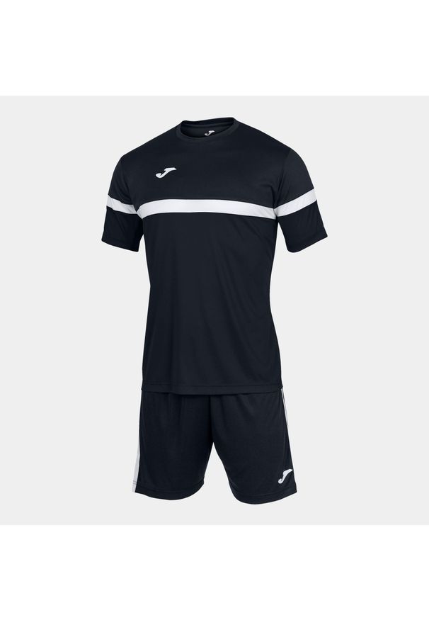 Zestaw piłkarski dla chłopców Joma Danubio. Kolor: czarny, biały, wielokolorowy. Materiał: dresówka. Sport: piłka nożna