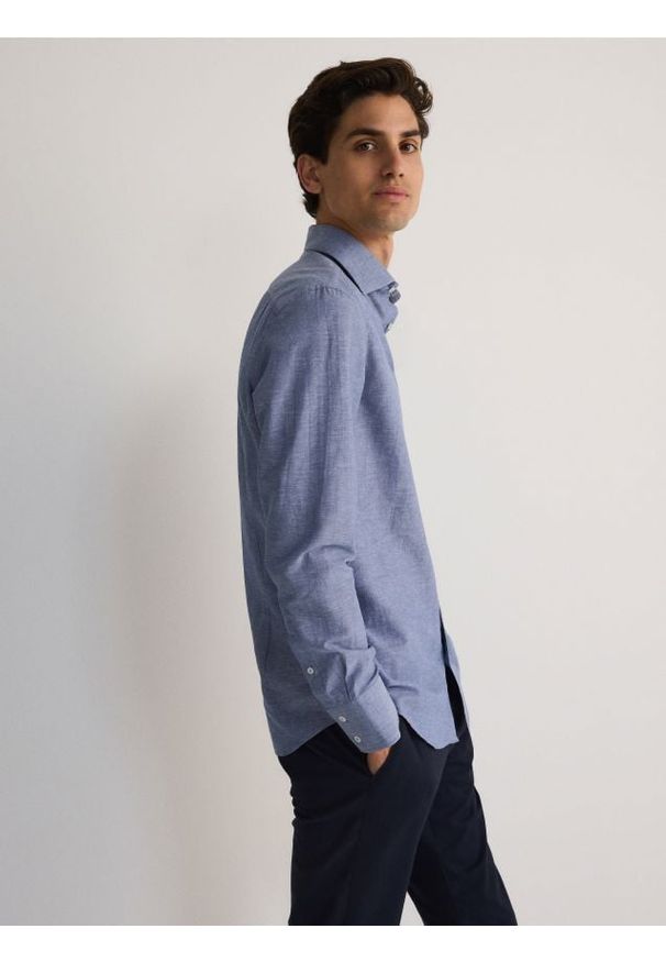 Reserved - Koszula slim fit z domieszką lnu - jasnoniebieski. Kolor: niebieski. Materiał: len