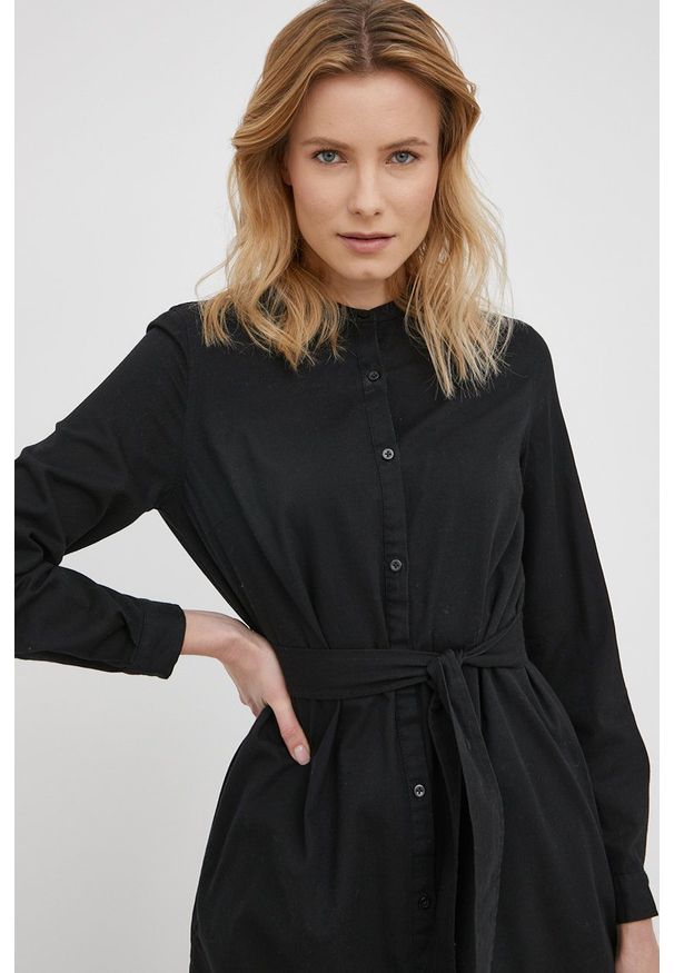 Superdry sukienka bawełniana kolor czarny mini prosta. Okazja: na co dzień. Kolor: czarny. Materiał: bawełna. Długość rękawa: długi rękaw. Wzór: gładki. Typ sukienki: proste. Styl: casual. Długość: mini