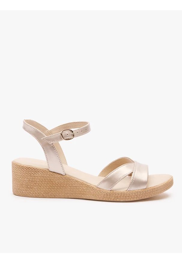 Ryłko - Platynowe sandały na koturnie. Nosek buta: okrągły. Zapięcie: sprzączka. Kolor: beżowy. Materiał: skóra. Sezon: lato. Obcas: na koturnie. Styl: street, elegancki. Wysokość obcasa: średni