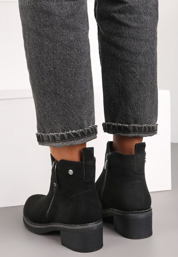 Renee - Czarne wężowe Botki Perice. Zapięcie: zamek. Kolor: czarny. Szerokość cholewki: normalna. Obcas: na obcasie. Wysokość obcasa: niski