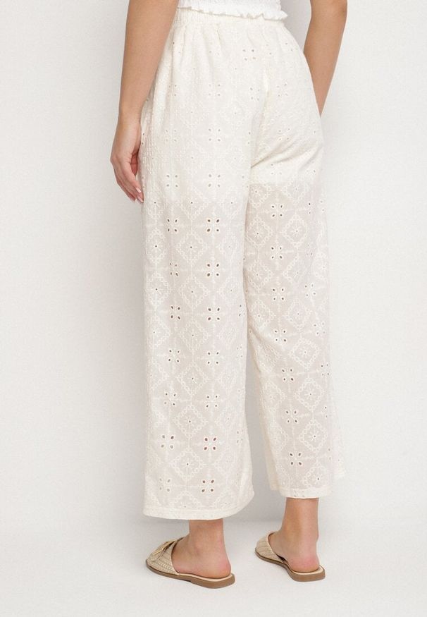 Born2be - Jasnobeżowe Bawełniane Spodnie z Haftowanej Tkaniny z Gumką w Talii Mevaleia. Okazja: na co dzień. Kolor: beżowy. Materiał: tkanina, bawełna. Wzór: haft. Styl: casual, klasyczny