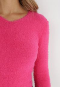 Born2be - Fuksjowy Sweter Wełniany Panaris. Typ kołnierza: dekolt w serek. Kolekcja: plus size. Kolor: różowy. Materiał: wełna. Styl: klasyczny #3