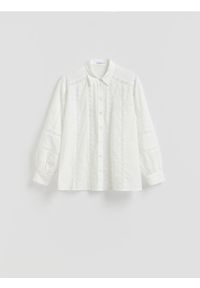 Reserved - Koszula z ażurowym wzorem - biały. Kolor: biały. Materiał: bawełna. Wzór: ażurowy #1
