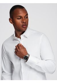 Ombre Clothing - Klasyczna męska koszula SLIM FIT z tkaniny satynowej – biała V1 - Rozmiar: XL. Okazja: do pracy, na co dzień, na spotkanie biznesowe. Typ kołnierza: kołnierzyk klasyczny. Kolor: biały. Materiał: tkanina, satyna. Wzór: gładki. Styl: klasyczny