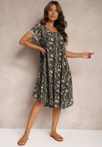 Renee - Czarno-Zielona Rozkloszowana Sukienka z Wiskozy w Kwiaty Rivanira. Kolor: czarny. Materiał: wiskoza. Wzór: kwiaty. Sezon: lato