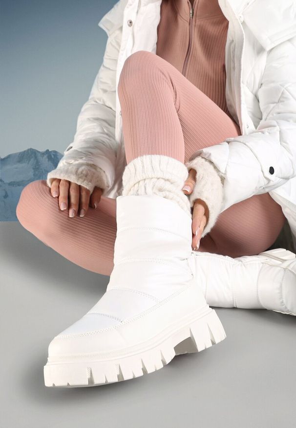 Born2be - Białe Pikowane Śniegowce na Niskiej Platformie z Ekoskóry Vrata. Zapięcie: zamek. Kolor: biały. Materiał: futro. Obcas: na platformie