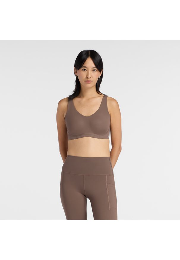 Biustonosz do biegania New Balance WB51052ABP – brązowy. Kolor: brązowy. Materiał: tkanina, materiał, poliester, skóra, lycra. Wzór: gładki