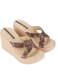 Klapki dla kobiet Ipanema HIGH FASHION SLIDE. Kolor: beżowy