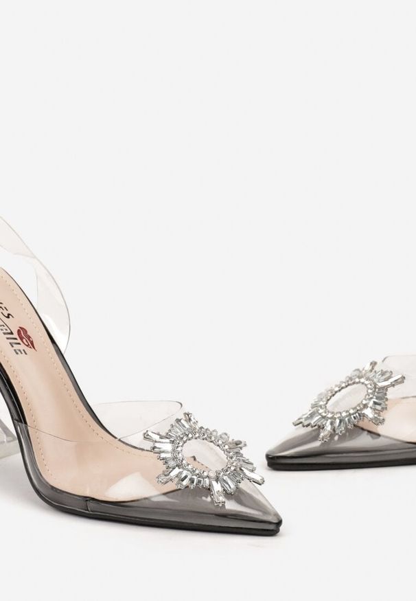 Born2be - Czarne Sandały z Transparentną Cholewką z Obcasem Typu Klepsydra i Cyrkoniami Vlomena. Kolor: czarny. Szerokość cholewki: normalna. Wzór: aplikacja. Obcas: na obcasie. Wysokość obcasa: średni