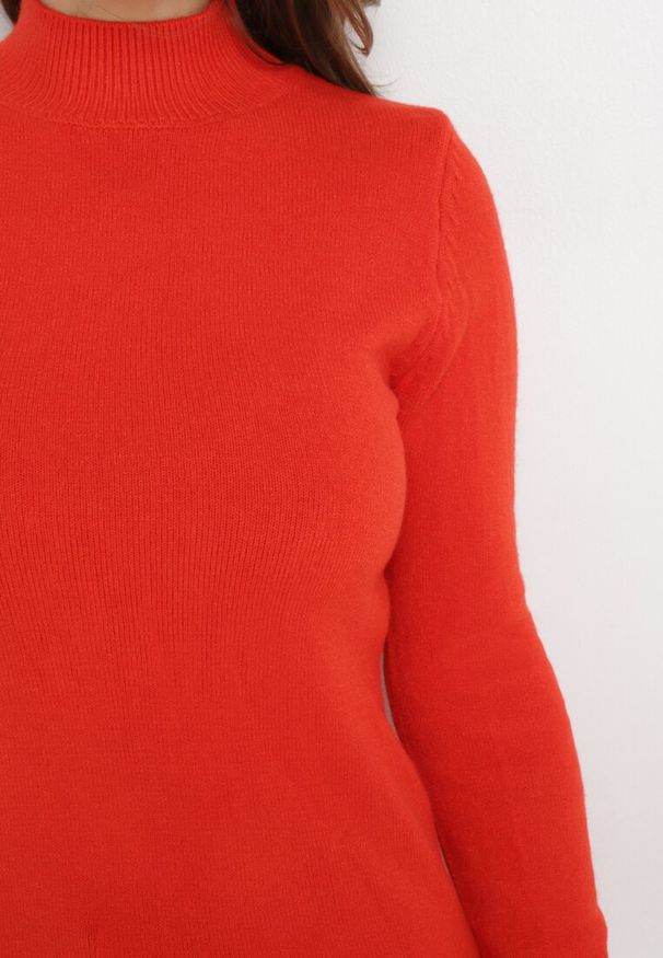 Born2be - Pomarańczowy Golf z Miękkiej Dzianiny Agotona. Typ kołnierza: golf. Kolor: pomarańczowy. Materiał: dzianina. Długość rękawa: długi rękaw. Długość: długie. Sezon: zima, jesień. Styl: klasyczny