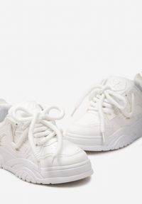 Born2be - Białe Sneakersy z Ozdobnym Sznurowaniem na Grubej Podeszwie Ellora. Zapięcie: sznurówki. Kolor: biały. Materiał: materiał. Szerokość cholewki: normalna