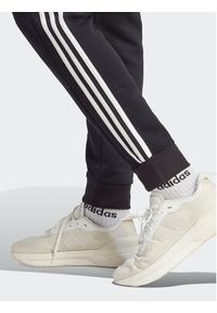 Adidas - adidas Spodnie dresowe IB4030 Czarny Regular Fit. Kolor: czarny. Materiał: bawełna #7