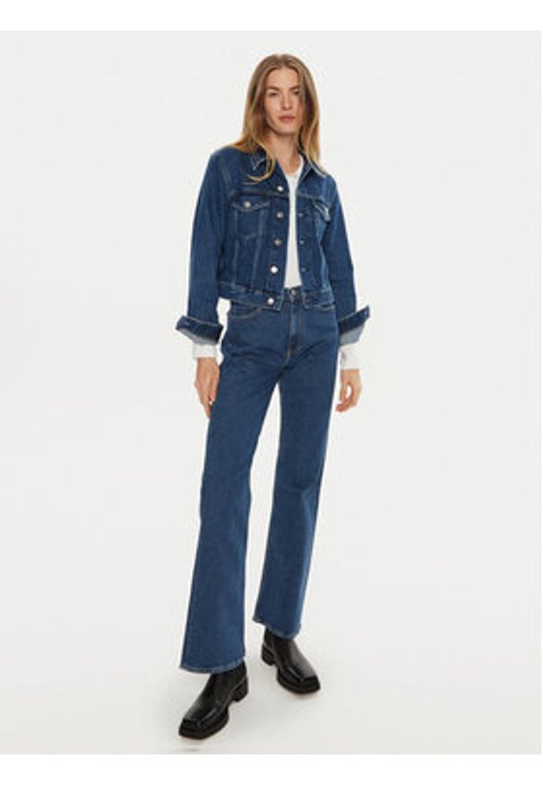 Calvin Klein Jeans Kurtka jeansowa 90's J20J224043 Niebieski Regular Fit. Kolor: niebieski. Materiał: bawełna