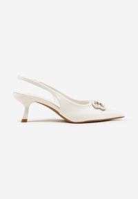 Renee - Białe Sandały Vices na Kaczuszce Typu Slingback Ozdobione Metaliczną Aplikacją Lilarunea. Okazja: na co dzień. Kolor: biały. Materiał: jeans. Wzór: aplikacja. Sezon: lato. Obcas: na szpilce. Styl: elegancki, casual #6