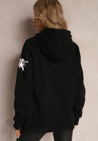 Renee - Czarna Bluza z Polarem i Nadrukiem Thalindra. Typ kołnierza: kaptur. Kolor: czarny. Materiał: polar. Wzór: nadruk. Styl: elegancki