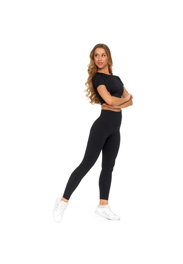 Czarny Damski Sportowy Komplet Top+Legginsy Moraj. Okazja: na co dzień. Kolor: czarny. Materiał: tkanina. Długość rękawa: krótki rękaw. Długość: krótkie. Wzór: gładki. Styl: sportowy