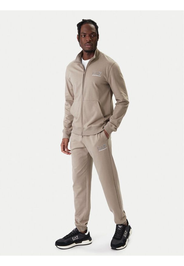 EA7 Emporio Armani Dres 7M001318 AF13512 U6167 Beżowy Regular Fit. Kolor: beżowy. Materiał: bawełna