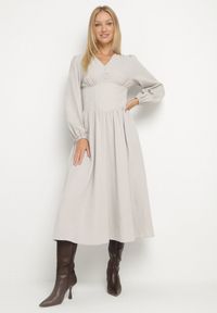 Born2be - Jasnobeżowa Sukienka z Wiskozą z Gorsetową Talią i Bufiastymi Rękawami Aniste. Okazja: na co dzień. Typ kołnierza: dekolt gorset. Kolor: beżowy. Materiał: wiskoza. Typ sukienki: gorsetowe. Styl: wizytowy, sportowy, casual, elegancki #1