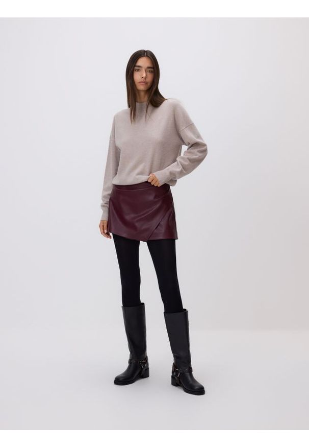 Reserved - Spódnico-szorty z imitacji skóry - burgundowy. Kolor: czerwony. Materiał: skóra