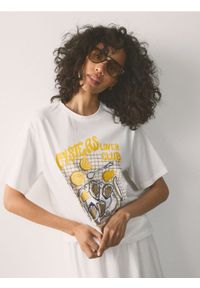 Reserved - Bawełniany t-shirt z nadrukiem - złamana biel. Materiał: bawełna. Wzór: nadruk #1