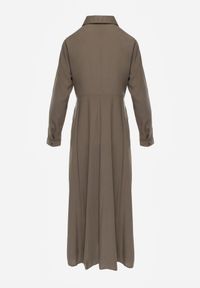 Born2be - Ciemnozielona Sukienka Controllable. Okazja: na co dzień. Kolor: zielony. Długość rękawa: długi rękaw. Typ sukienki: rozkloszowane, szmizjerki. Styl: casual, klasyczny. Długość: maxi #4