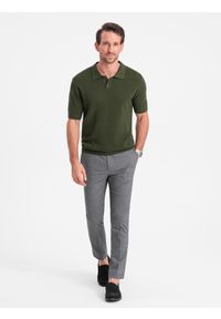 Ombre Clothing - Bawełniana koszulka męska polo ze strukturalnej dzianiny – oliwkowa V1. Okazja: do pracy, na co dzień. Typ kołnierza: polo. Kolor: oliwkowy. Materiał: bawełna, dzianina. Długość: krótkie. Styl: casual, elegancki #4