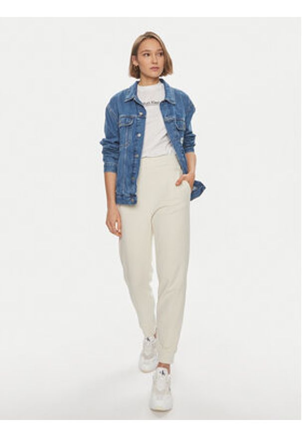 Calvin Klein Spodnie dresowe Micro Logo K20K206632 Écru Regular Fit. Materiał: bawełna